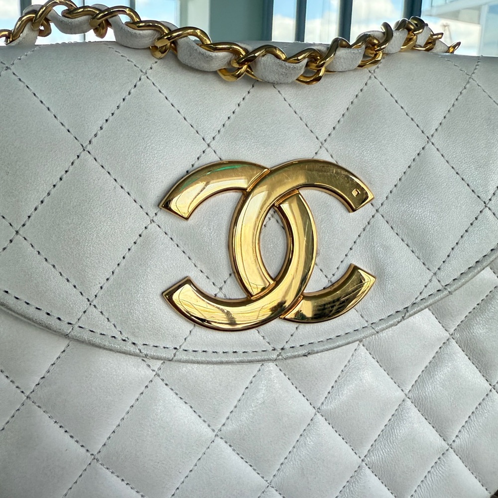 ❗️FINAL PRICE❗️LOT 1797 24K gold plated CHANEL vintage XL CC half moon flap bag - Picture 3 of 14
